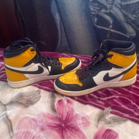 I’m selling these shoes because I barely wear them.